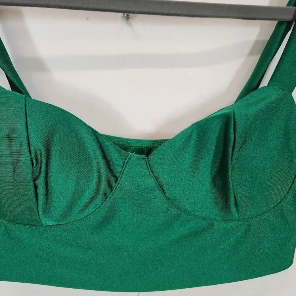 Silhouette Pull On Flare Pants and Top Matching Set in Green - Size Large‎